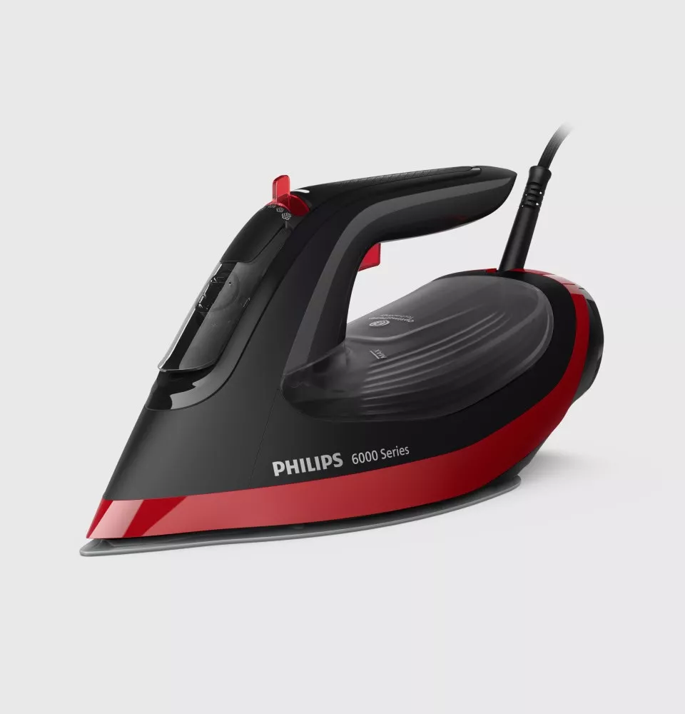 Żelazko w kolorze czarno-czerwonym z widocznym napisem \'PHILIPS 6000 Series\'.