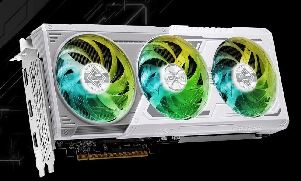 Komputer MAD DOG GT302-A02WR32WH Biała karta graficzna z trzema wentylatorami o kolorowych łopatkach w odcieniach zieleni, błękitu i żółci. Na środku każdego wentylatora widoczne logo producenta