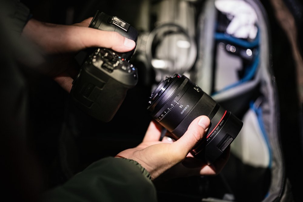 Canon RF 14 mm f/1.4L VCM lekka konstrukcja 578 g seria L odporność na kurz i wilgoć