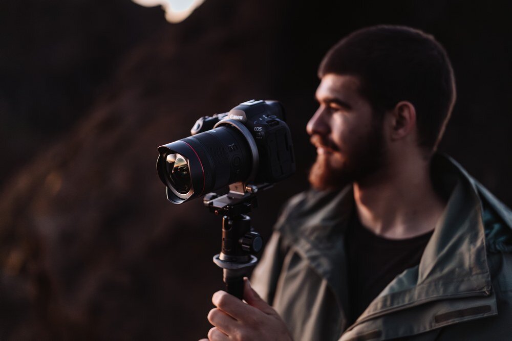 Canon RF 14 mm f/1.4L VCM kompatybilność system EOS R obiektyw RF profesjonalna fotografia i filmowanie