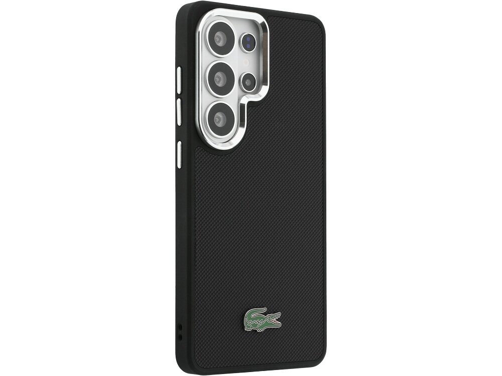 Etui Lacoste Full Wrap Petit Pique Samsung Galaxy S26 - tekstura, krokodyl, elegancja Tył czarnego etui Lacoste z teksturowaną powierzchnią, srebrnym obramowaniem obiektywów i metalowym logo krokodyla.