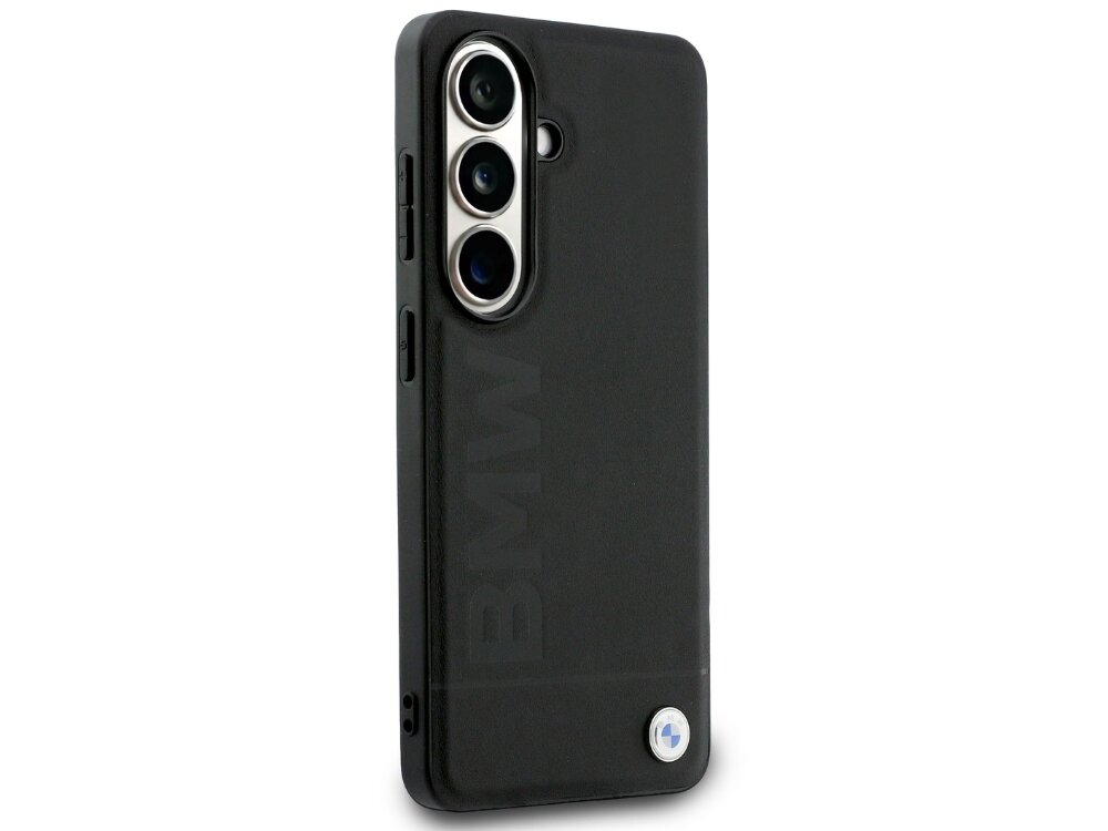 Etui BMW Leather Hot Stamp MagSafe do Samsung Galaxy S26 Czarny, naturalne, skóra, tłoczone, logo, na białym tle etui frontem lewo skos