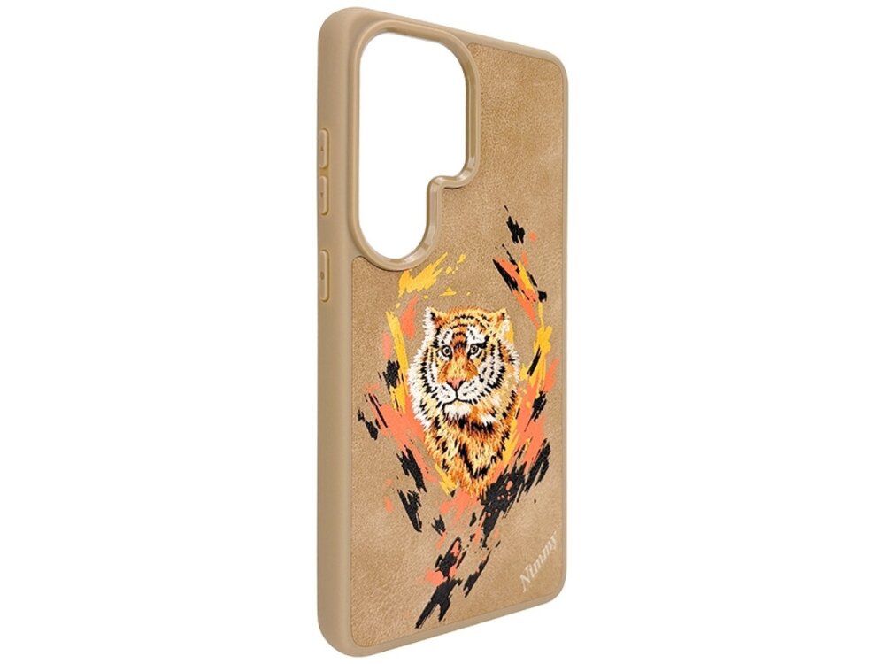 Jasnobrązowe etui z grafiką tygrysa otoczonego kolorowymi pociągnięciami pędzla w odcieniach czerni, pomarańczu i żółci. Na dole widoczny jest napis \'NIMMY\'.