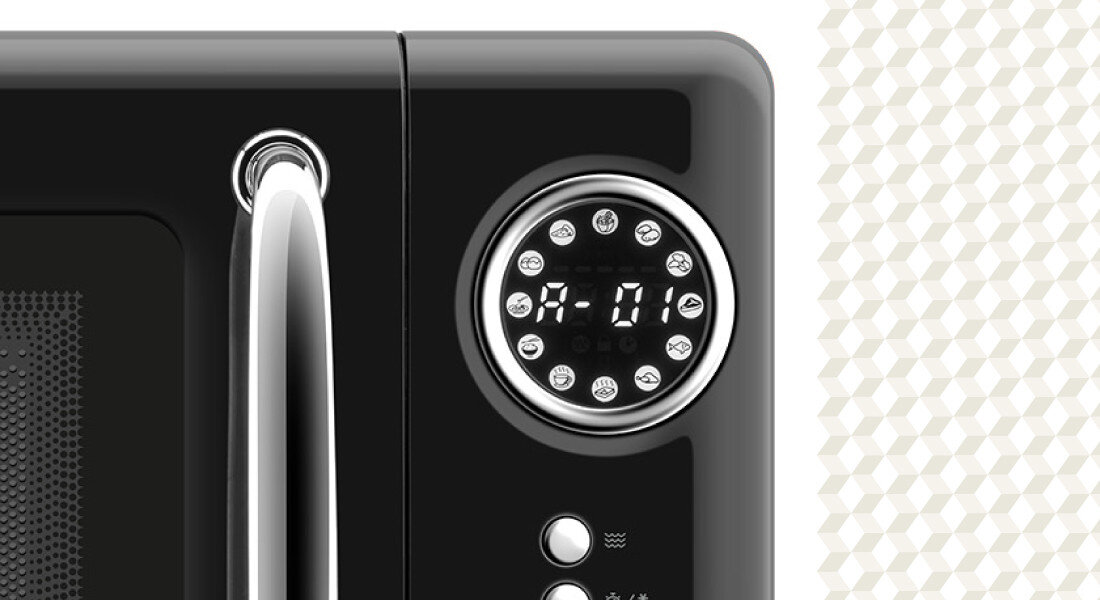 Kuchenka mikrofalowa ETA Storio ETA321090020 Zdjęcie przedstawia zbliżenie panelu sterowania mikrofalówki z okrągłym wyświetlaczem cyfrowym i ikonami programów. Detal podkreśla intuicyjną obsługę sterowanie pokrętła mechaniczne regulacja mocy minutnik sygnał dźwiękowy bezpieczeństwo