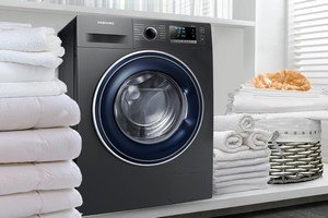 Samsung Crystal Gloss™. Doskonała linia, elegancki wygląd Samsung Crystal Gloss™. Doskonała linia, elegancki wygląd