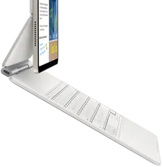 iPad Air podłączony do klawiatury Magic Keyboard