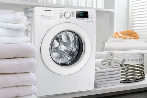 Samsung Crystal Gloss™. Doskonała linia, elegancki wygląd Samsung Crystal Gloss™. Doskonała linia, elegancki wygląd