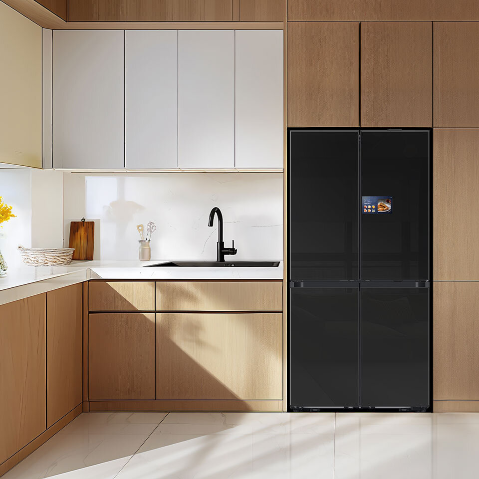 Funkcjonalności lodówki Samsung RM90F67CECEF, które przyczyniają się do mniejszego zużycia energii elektrycznej.