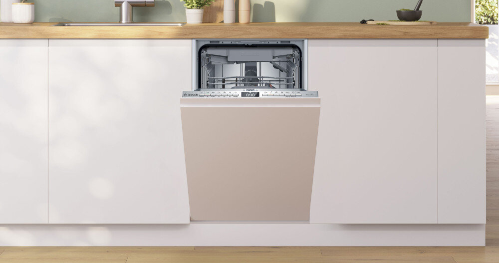 ZMYWARKA BOSCH SPV4EMX17E wizualizacja kuchnia zabudowa szafki jasne wnętrze zmywarka uchylona front kosz górny blat drewniany