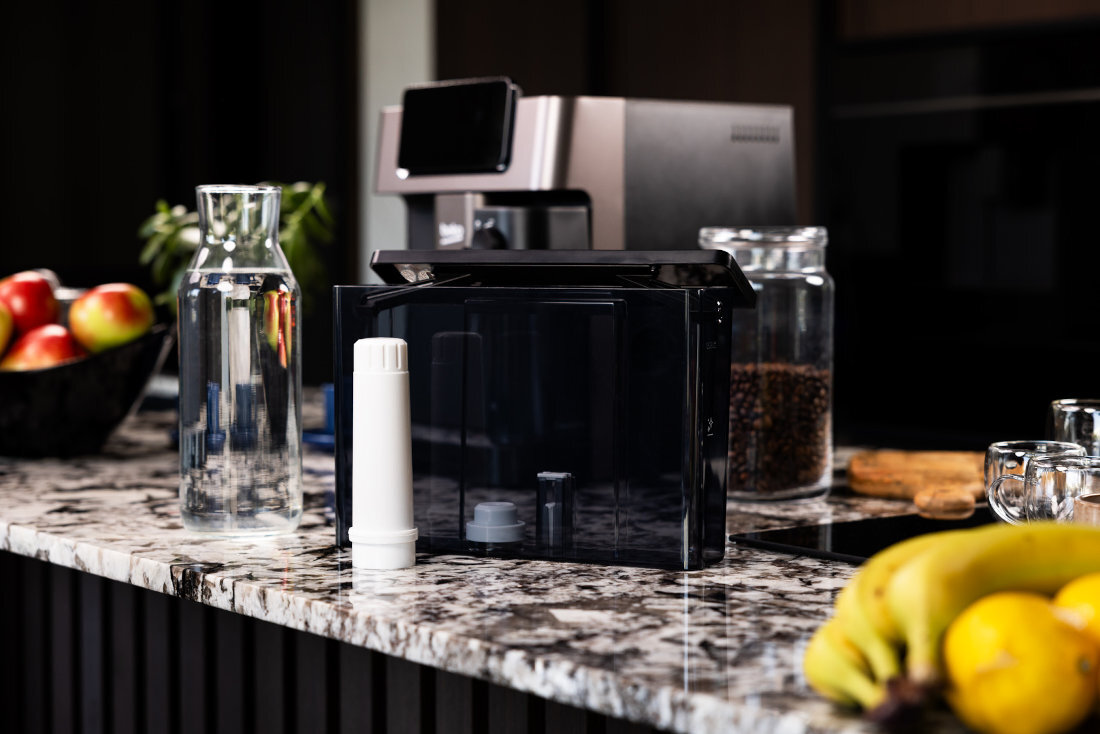 Ekspres BEKO CaffeExperto CEG7348B Czystość wody Dołączony filtr zmiękczający wodę poprawa jakość Regularna wymiana filtra jakość kawy