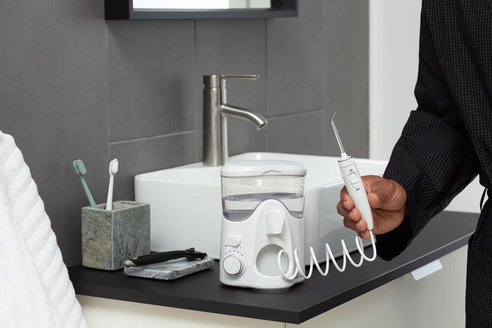 Irygator WATERPIK WF-150 Ultra Plus dobrze wyposażony zestaw, zaawansowany system kontroli ciśnienia