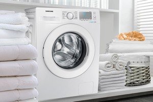 Samsung Crystal Gloss™. Doskonała linia, elegancki wygląd