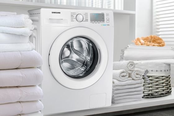 Samsung Crystal Gloss™. Doskonała linia, elegancki wygląd