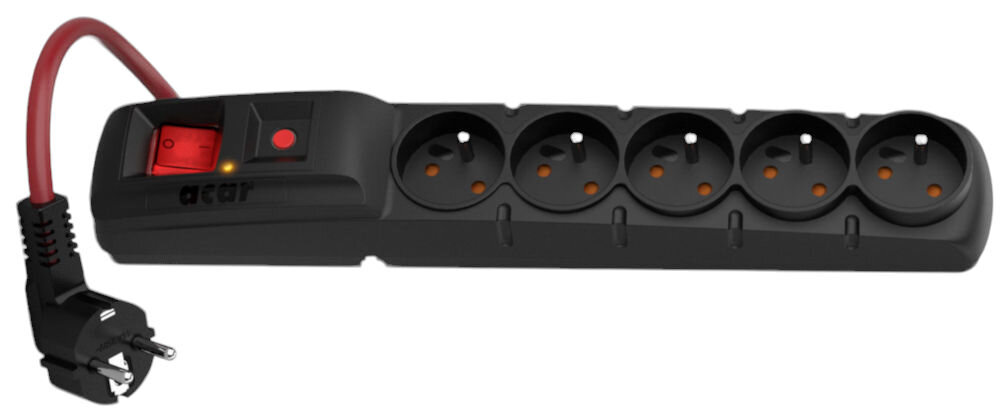 Czarna listwa zasilająca z pięcioma gniazdami i czerwonym włącznikiem. Na listwie widoczne jest logo \'acar\'.