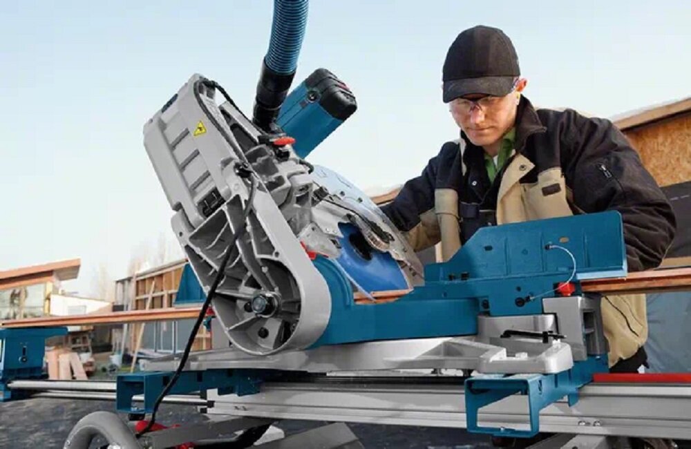 Pilarka ukosowa BOSCH GCM 12 GDL Professional Ekstremalna płynność cięcia Duży zakres cięcia w pionie i w poziomie