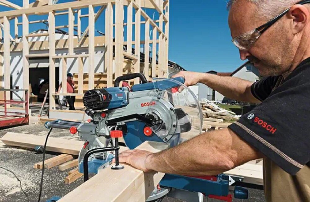 Pilarka ukosowa BOSCH GCM 12 SDE Professional Wymiana brzeszczotów w systemie SDS Ekstremalnie wydajna i kompaktowa