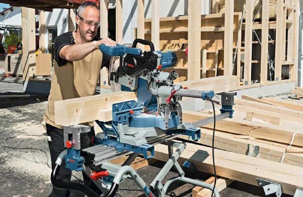 Pilarka ukosowa BOSCH GCM 12 SDE Professional Silnik o wysokiej mocy