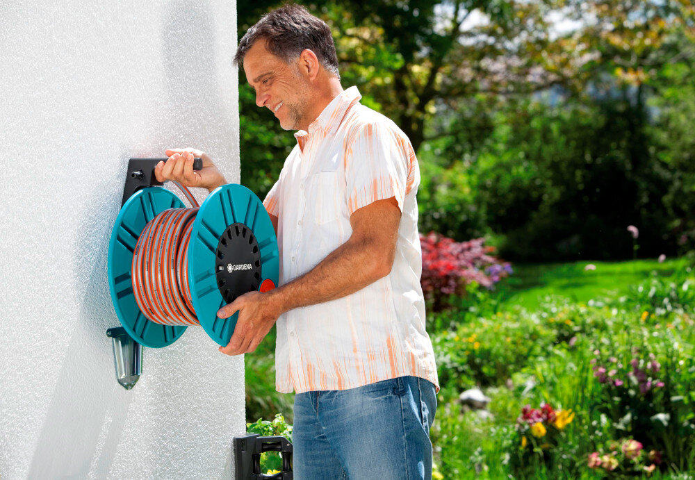 Bęben naścienny GARDENA Classic na wąż 60 z rolką prowadzącą 02650-20 uchwyt wygodne szybkie przenoszenie