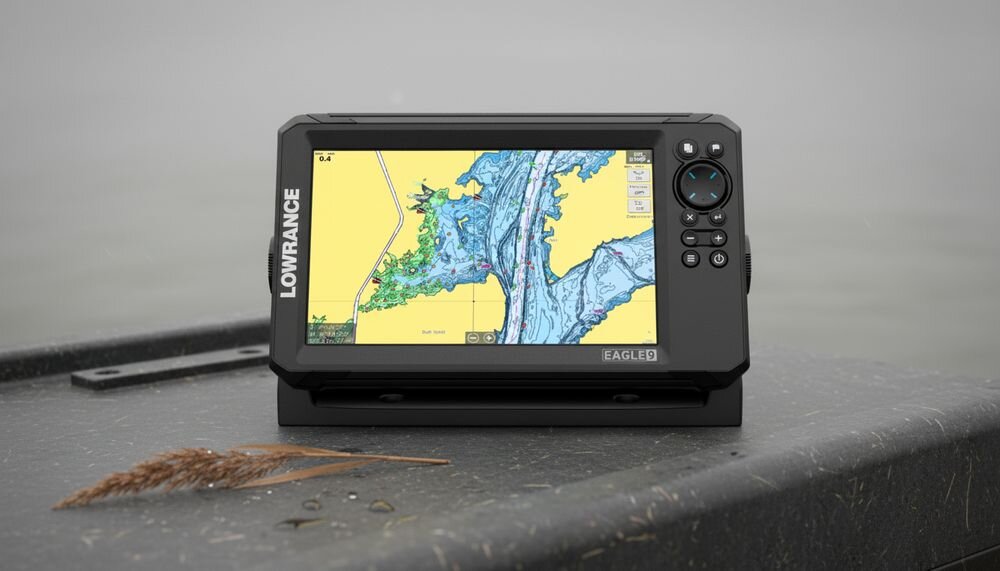 LOWRANCE Eagle Eye 9 Live C-MAP DISCOVER mapy śródlądowe i przybrzeżne, urżadzenie w plenerze