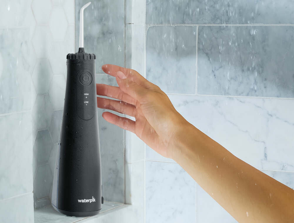 Irygator bezprzewodowy WATERPIK Cordless Plus 5000 WF-26EU Czarny + 3 końcówki Higiena pod prysznicem Wodoodporna konstrukcja praktyczne rozwiązanie