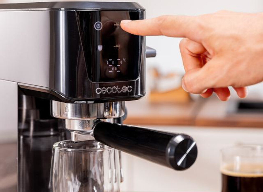 Ekspres CECOTEC Power Espresso 20 Touch Intuicyjne parzenie kawy Intuicyjny ekran dotykowy przygotowanie espresso lub cappuccino zajmuje tylko chwilę Wystarczy jedno dotknięcie kawa napój Pompa o ciśnieniu 20 barów  aromat smak
