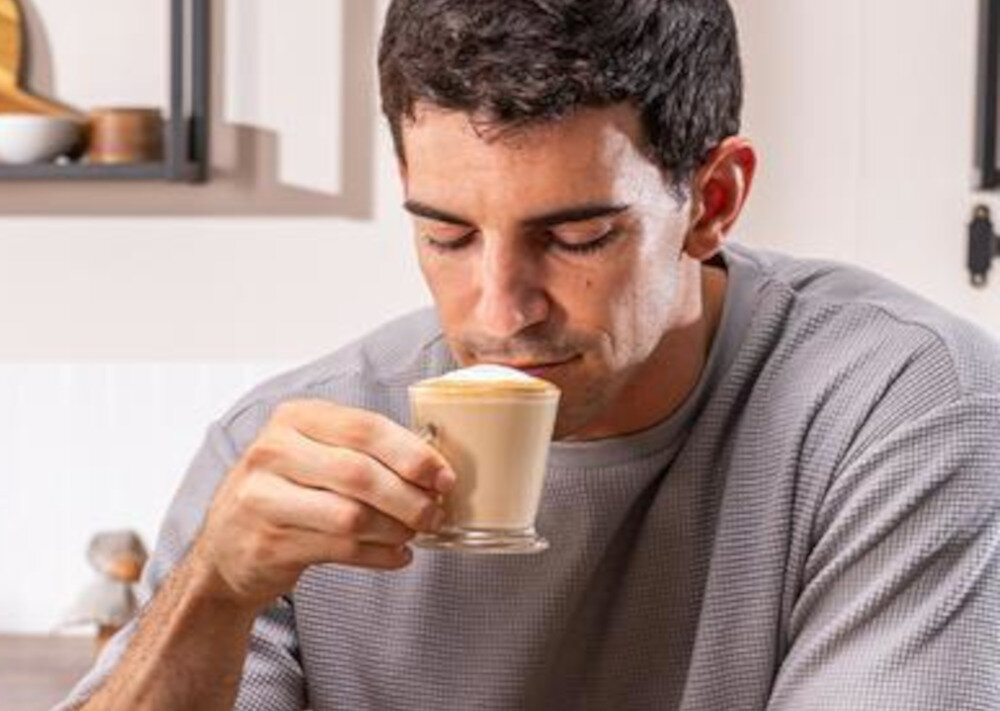 Ekspres CECOTEC Power Espresso 20 Touch Kremowa pianka mleczna Regulowana dysza pary spienianie mleka podgrzewanie napojów łatwo przygotować cappuccino, latte lub inne kawy mleczne Zbiornik na wodę o pojemności 1 litra