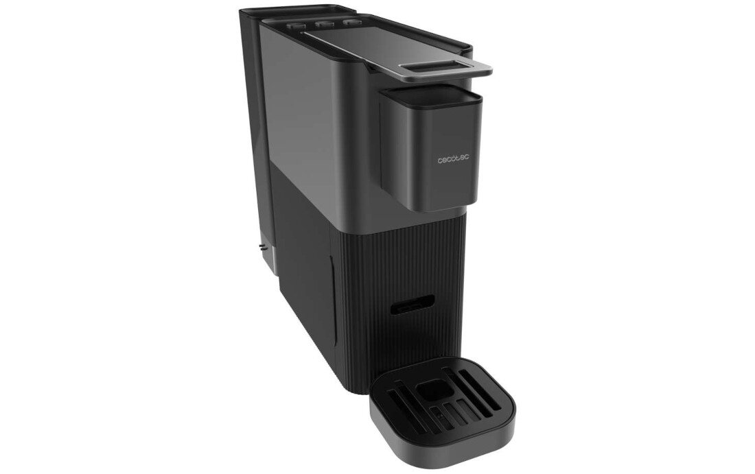 Czarny ekspres do kawy z widocznym logo \'CECOTEC\' na przedniej części. Urządzenie ma prostokątny kształt z wyjmowaną tacką ociekową.