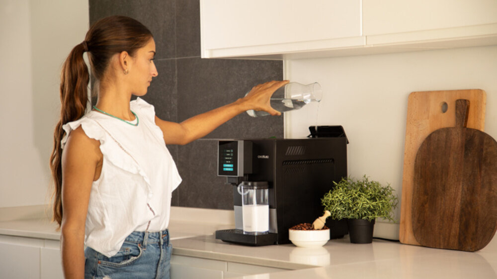 Ekspres CECOTEC Compactccino Black Silver Pełna funkcjonalność Zbiornik na ziarna 150 g pojemnik na wodę 1,1 l Pojemnik na mleko 400 ml