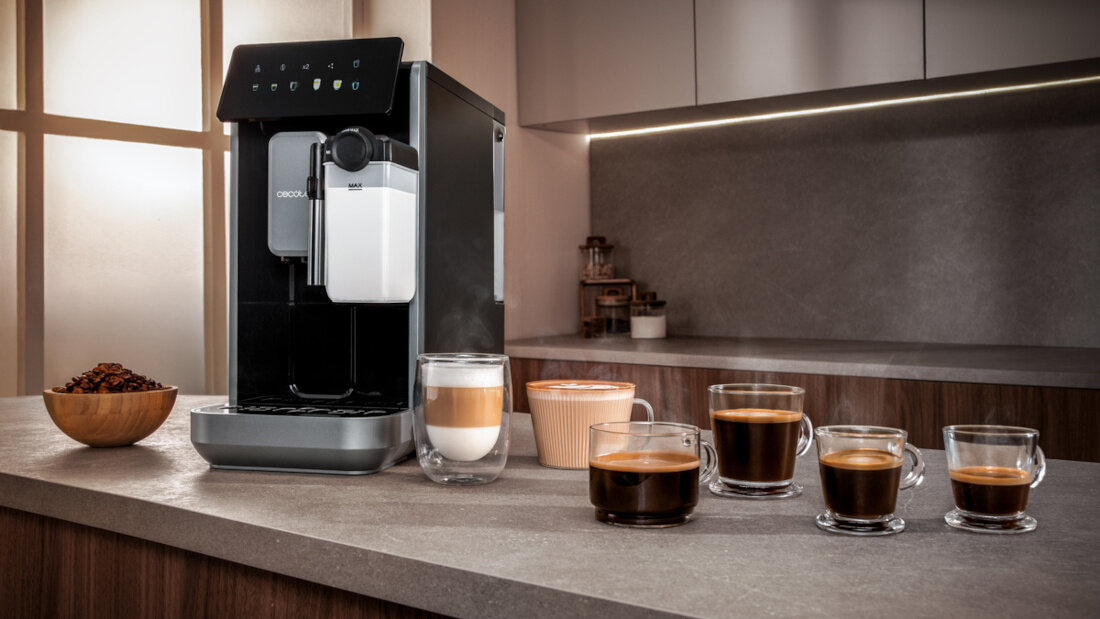 Ekspres CECOTEC Cremmaet Lungo Latte Siedem napojów jednym dotykiem espresso, lungo, double, Americano, latte, cappuccino czy gorącej wody 