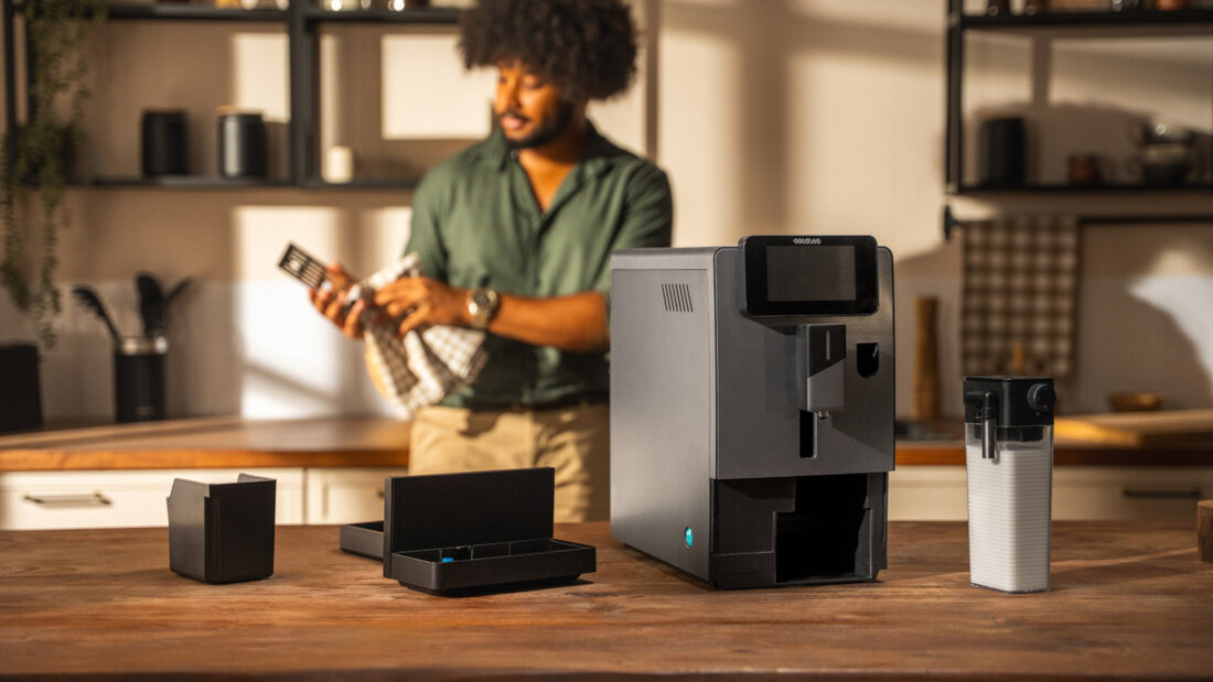 Ekspres CECOTEC Cremmaet Latte Touch Prosta konserwacja Demontowalne części i automatyczne czyszczenie kanałów  Plug & Play