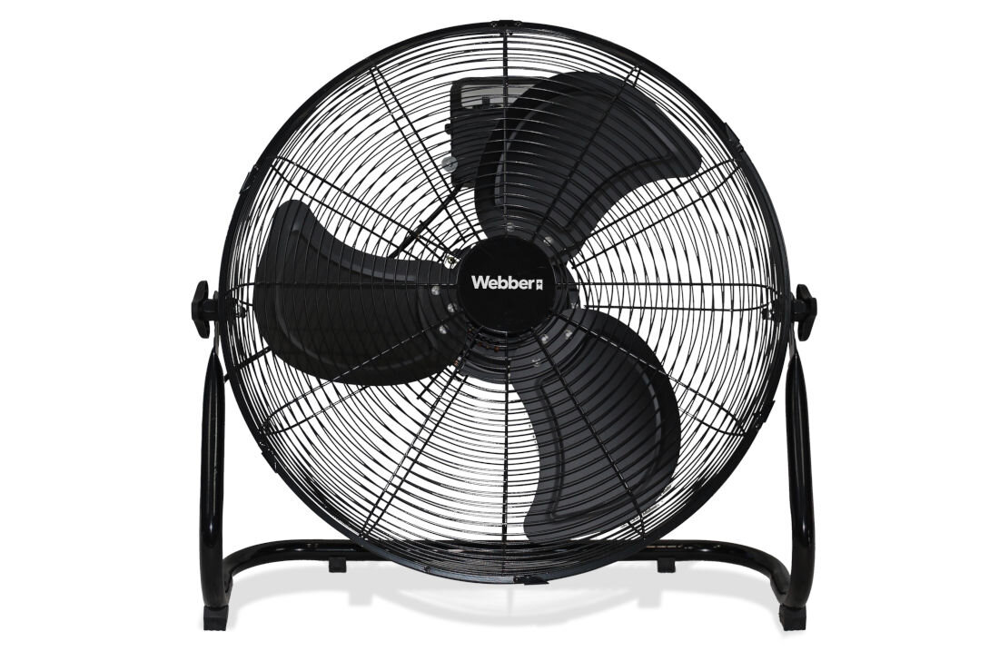 Czarny wentylator z trzema łopatkami, umieszczony na metalowej podstawie. Na środku widoczne jest logo \'Webber\'.