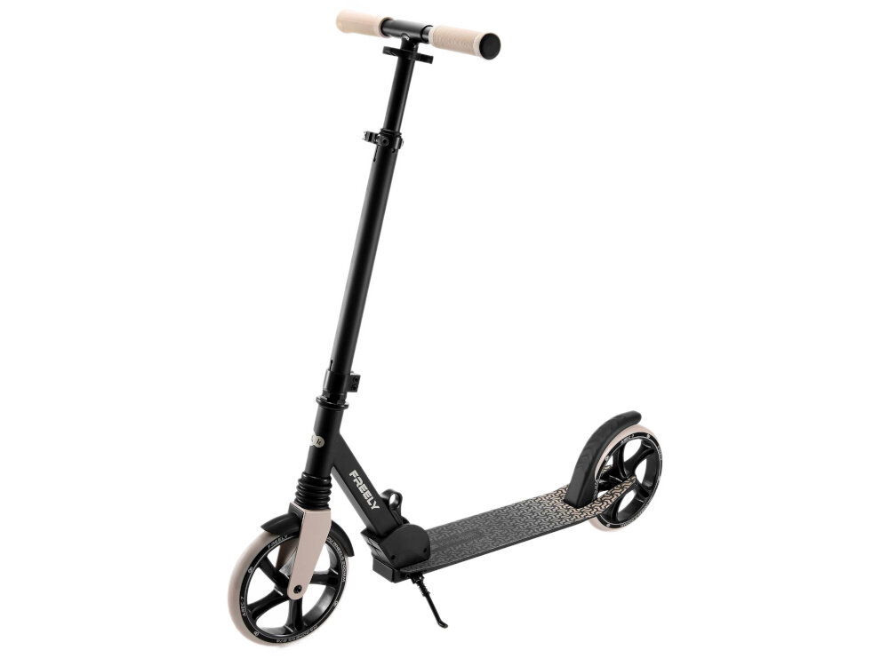 Hulajnoga KINDERKRAFT Freely Beżowy hulajnoga na białym tle widoczna od przodu pod skosem wbudowana nóżka szybkie i wygodne zaparkowanie hulajnogi indywidualne wzory na podeście budując pozytywne nawyki ruchowe radość z aktywności na świeżym powietrzu