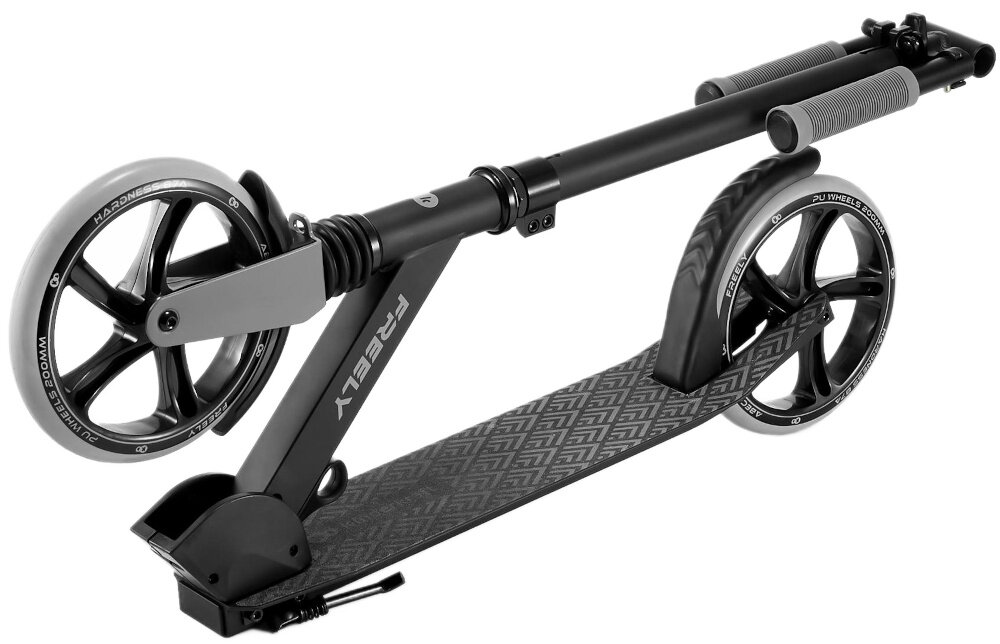 Hulajnoga KINDERKRAFT Freely Czarny złożona hulajnoga na białym tle dla dzieci od 5 roku życia dla użytkowników do 100 kg wspiera aktywny styl życia pomaga ograniczyć czas spędzany przed ekranem