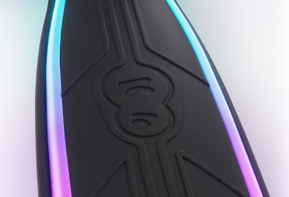 Hulajnoga dla dzieci KINDERKRAFT Raket Up Różowy zbliżenie na podest widok z góry podest z antypoślizgową powierzchnią rączki o właściwościach antypoślizgowych stabilność ułatwia dziecku utrzymanie równowagi zwiększa kontrolę nad kierunkiem jazdy pozwala skupić się na rozwijaniu umiejętności