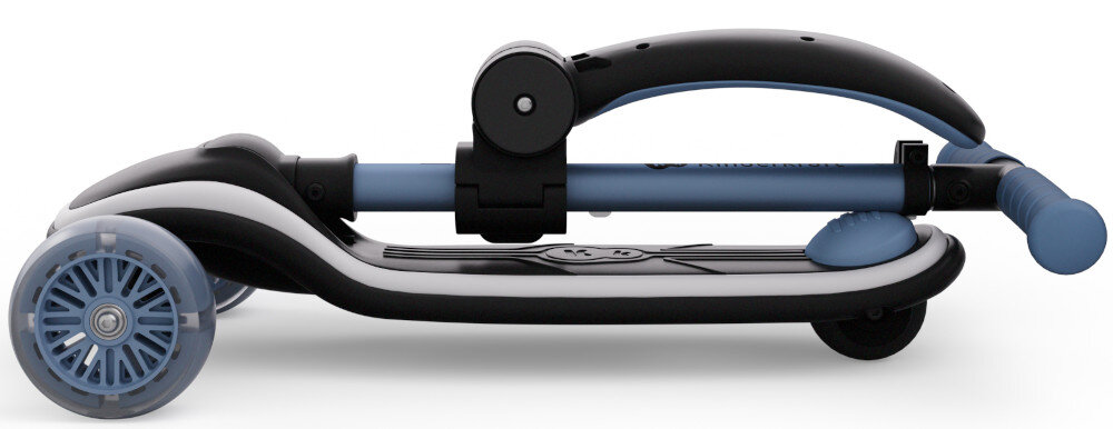 Hulajnoga dla dzieci KINDERKRAFT Raket Up Niebieski złożona hulajnoga na białym tle widok z boku możliwość złożenia na płasko do wymiarów 67 x 24 cm zajmuje mniej miejsca usprawnia organizację dnia