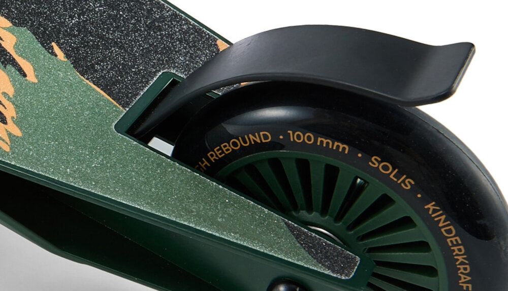 Hulajnoga wyczynowa KINDERKRAFT Solis Zielony zbliżenie na hamulec solidny hamulec nożny umieszczony na tylnej osi intuicyjna obsługa dziecko reaguje natychmiast tylne umiejscowienie zwiększa stabilność podczas hamowania większa kontrola nad prędkością i wyższy poziom bezpieczeństwa