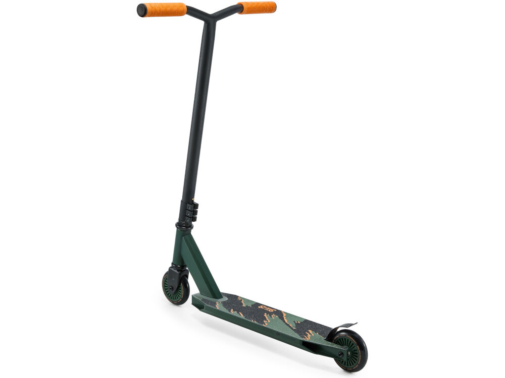 Hulajnoga wyczynowa KINDERKRAFT Solis Zielony hulajnoga na białym tle widoczna od tyłu pod skosem waga około 3,1 kg ułatwia przenoszenie oraz transport wykonywaniu podbić i obrotów w powietrzu