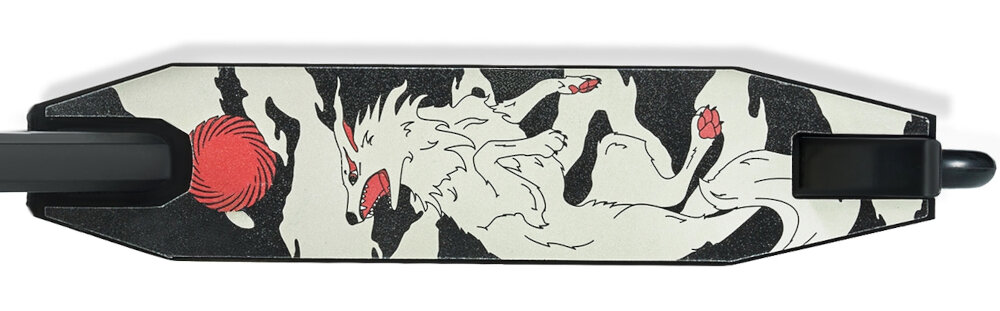 Hulajnoga wyczynowa KINDERKRAFT Solis Czarny zbliżenie na podest widok z góry antypoślizgowa warstwa na podeście całkowita długość podestu 50,5 cm użytkowa powierzchnia 35 cm stabilne ustawienie stóp szerokość 11 cm pewne oparcie komfort jazdy