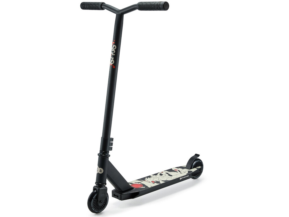 Hulajnoga wyczynowa KINDERKRAFT Solis Czarny hulajnoga na białym tle widoczna od przodu pod skosem do jazdy rekreacyjnej i treningów trików rozwijanie koordynacji, refleksu i siły mięśni aktywna forma spędzania czasu wspiera codzienny ruch zachęca do wychodzenia na świeże powietrze