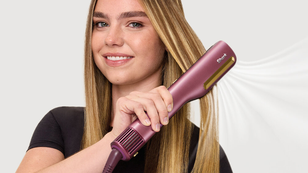 Prostownica SHARK Silki HT401EUPK zdjęcie lifestyle Stylizacja bez kompromisów technologia Rapid Dry Jedwabiście gładka fryzura