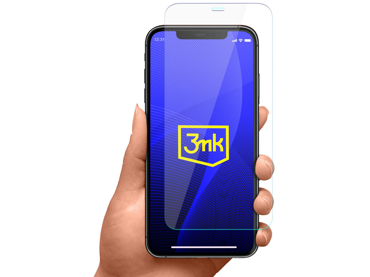 Osoba trzyma smartfon z nałożonym szkłem ochronnym, na ekranie widoczne jest logo \'3mk\'.