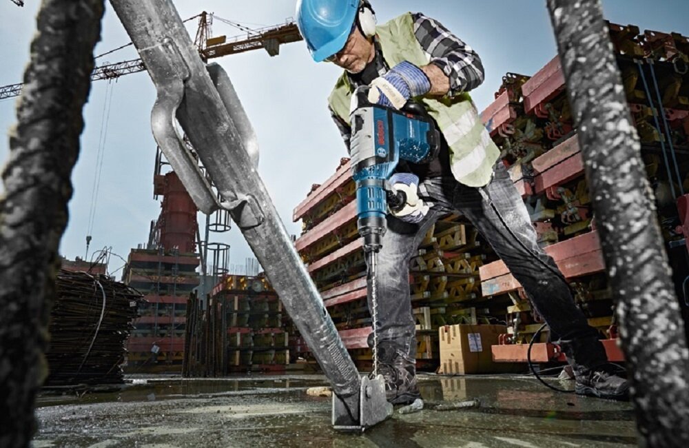 Młot udarowo obrotowy BOSCH GBH 8 45 D Najwyższa wydajność podczas wiercenia i dłutowania Maksymalna wytrzymałość dzięki wytrzymałym elementom