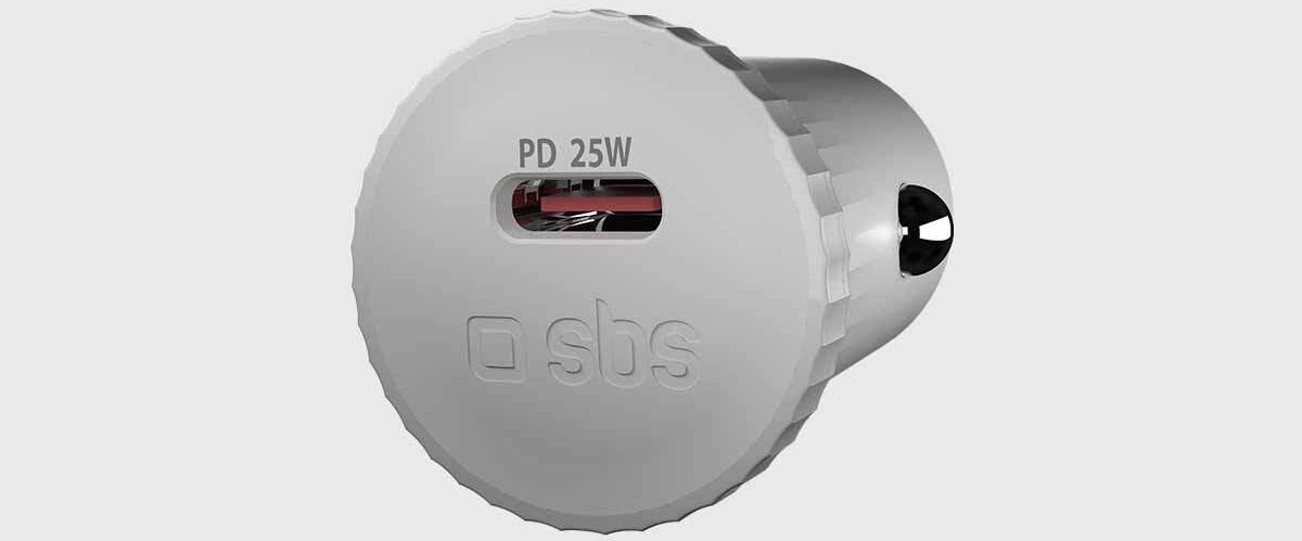 Ładowarka samochodowa SBS TECRPD25WGRS 25W biały, smartfony, tablety, podróż, automatyczne, na białym tle ładowarka frontem prawo skos