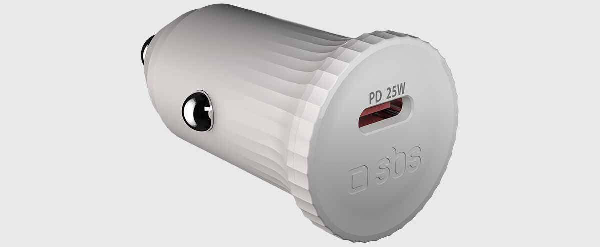 Ładowarka samochodowa SBS TECRPD25WGRS 25W biały, ergonomia, przenośna, transport, mobilna, na białym tle ładowarka frontem lewo skos