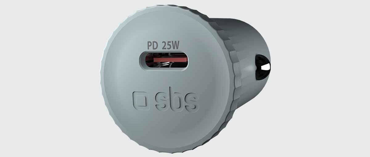 Ładowarka samochodowa SBS TECRPD25LGGRS 25W zielony, smartfony, tablety, podróż, automatyczne, na białym tle ładowarka frontem prawo skos