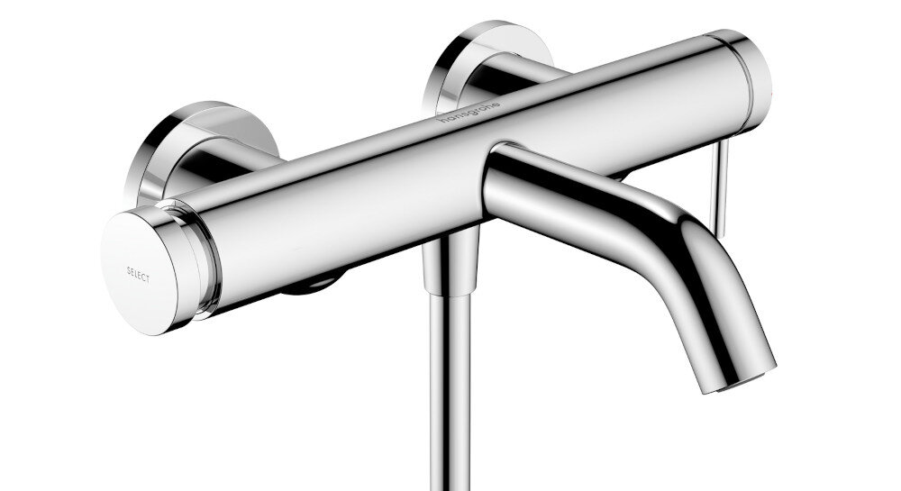 Chromowana bateria wannowa natynkowa o nowoczesnym designie z widocznym napisem \'SELECT\' na pokrętle. Na górnej części baterii znajduje się logo \'hansgrohe\'.