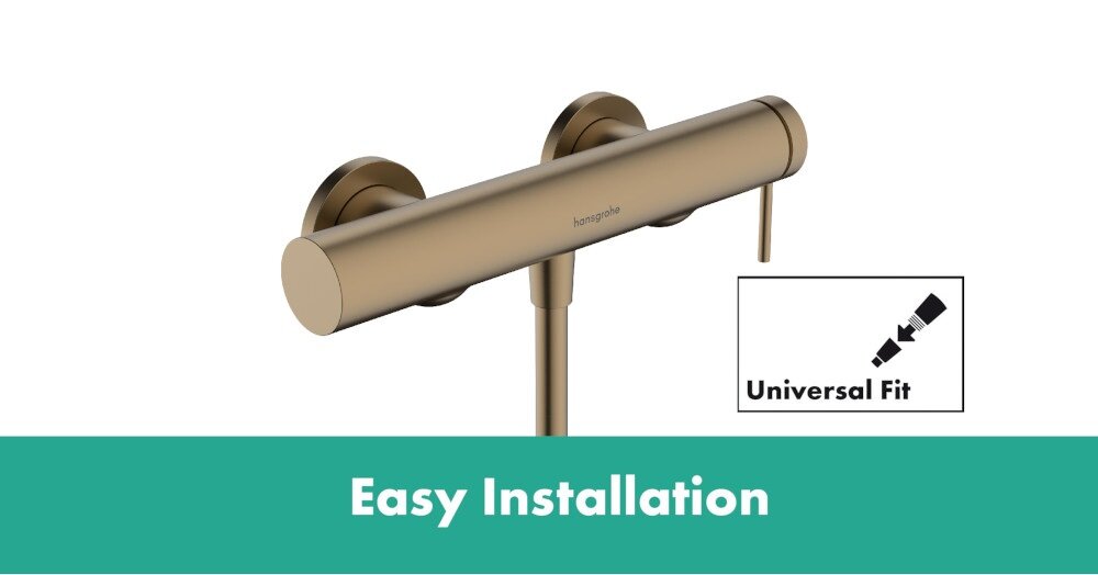 Obraz przedstawia baterię prysznicową w kolorze brązu szczotkowanego z logo \'hansgrohe\'. Na dole znajduje się napis \'Easy Installation\', a obok symbol z napisem \'Universal Fit\'.