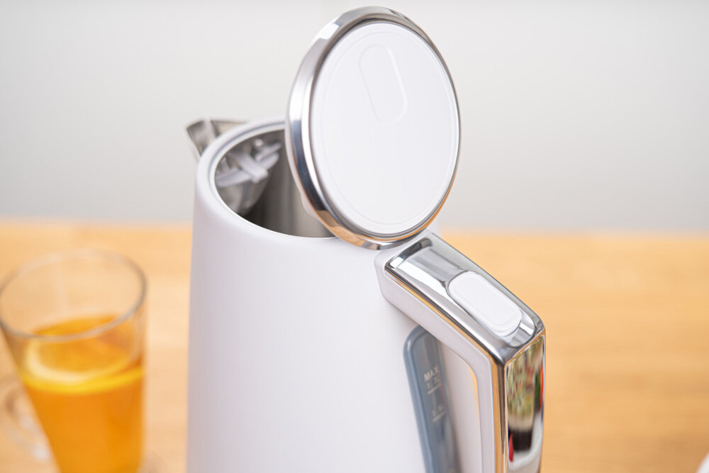 Czajnik ZELMER ZCK7956E Elegant Line Stalowa elegancja Obudowa ze stali nierdzewnej w ZCK7956E Elegant Line Designerski kształt, metaliczne wykończenie i podświetlany włącznik