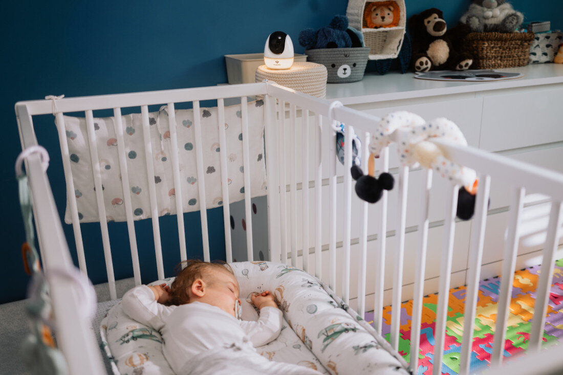 Niania elektroniczna TRUELIFE NannyCam R4 Pro Kołysanki i lampka nocna  8 kołysanek delikatne światło nocne atmosfera sen