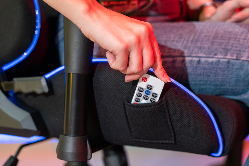 Fotel MAD DOG GCH800 RGB Czarny podświetlenie tryby pilot port usb-a baterie